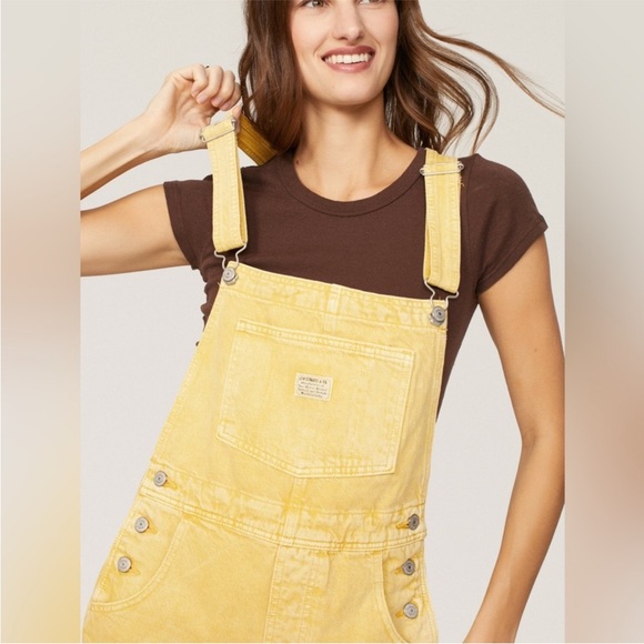 Levi’s Women’s Yellow Denim Short Overalls - Picture 4 of 5